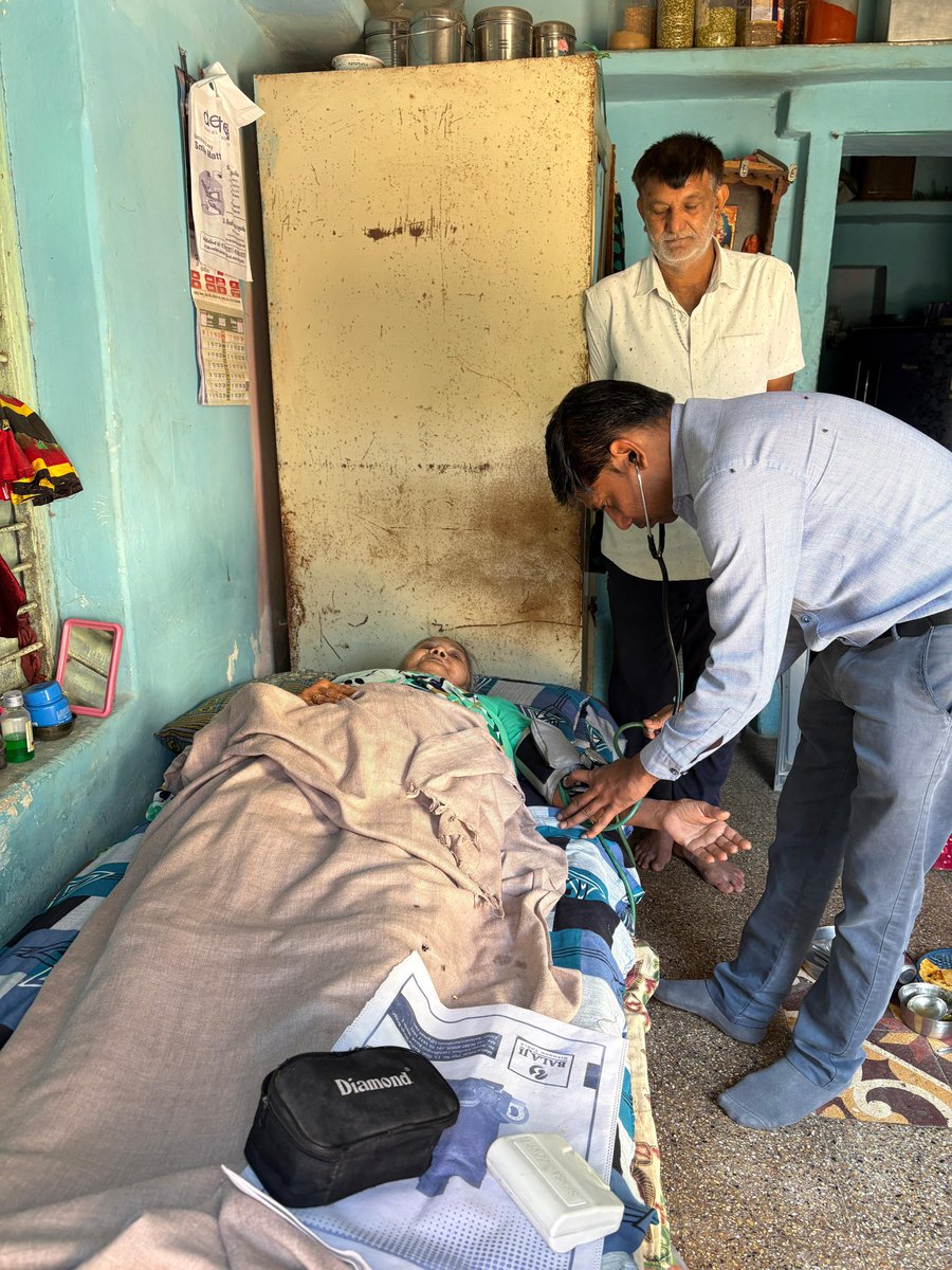 આજરોજ આયુષ્યમાન આરોગ્ય મંદિર સાતલપુર ખાતે પેલીએટીવ કેર હોમ વિઝીટ કરવામાં આવી.. જેમાં દર્દીના ડાયાબિટીસ બીપી ચેક કરેલ તથા આરોગ્ય લક્ષી સલાહ સૂચના આપેલ <a href="/KanzaPhc/">PHC_KANZA</a> <a href="/MoHFW_INDIA/">Ministry of Health</a> <a href="/NHMGujarat/">NHM Gujarat</a> <a href="/Tho_Vanthali/">THO_VANTHALI</a>