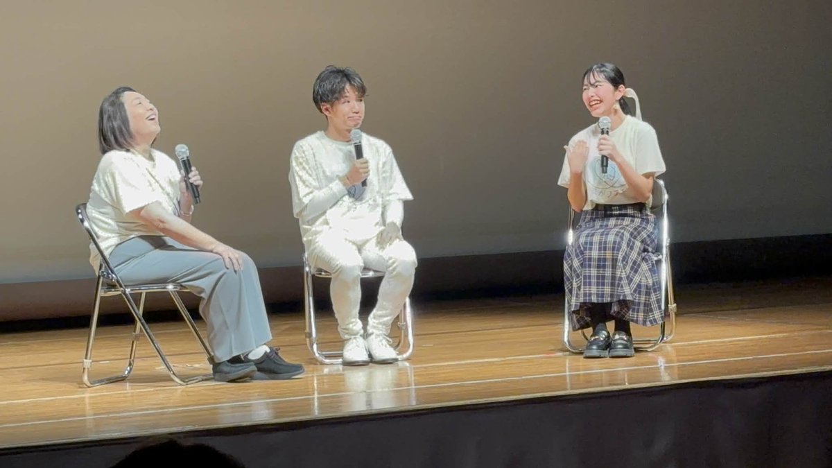 mochiky's tweet photo. 2/15ケアラー3人のトークショー。認知症のある祖母と暮らす山崎さん、難病のある妹がいる穂乃果さん、ダウン症のある兄がいるわたし。この3人は」拡げる」使命を持っている特殊部隊っす。ヤングケアラー全員が自己開示せんでもいい。話せる人が話して、きっかけを得て、つながることが大事なんよ https://t.co/zVSkyphD7L
