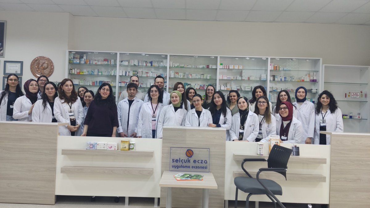 Fakültemizde 8. Hasta Bilgilendirme Yarışması 11 ve 14 Şubat 2026’da gerçekleştirildi. Öğrencilerimizin performansları jüri tarafından değerlendirildi. Yarışmaya katılan öğrencilerimizi tebrik ediyor, katkı sunan akademisyenlerimize teşekkür ediyoruz.