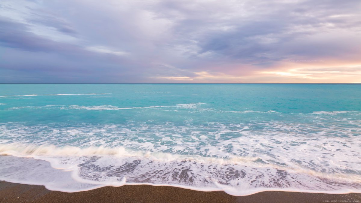 jmlpyt's tweet image. Côte d’Azur pastel – Vagues turquoise au crépuscule sur la Baie des Anges à Nice

Vagues turquoise venant caresser une plage de galets sous un ciel pastel, entre nuages et lueurs douces du crépuscule sur la Côte d’Azur.

Leica SL2

#CoteDAzur #FrenchRiviera #Nice06  #Seascape