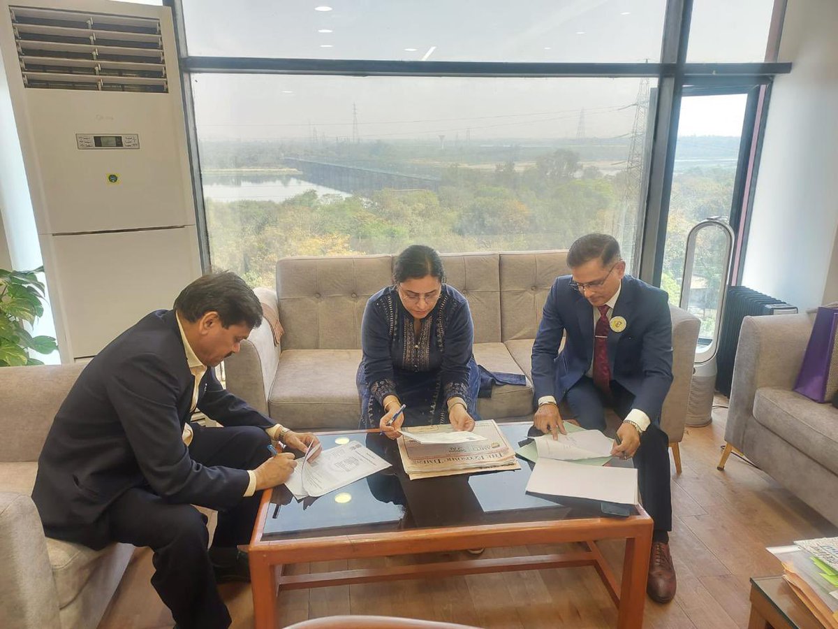 NCDCMoHFW's tweet photo. The MoU for establishment of an MSU at Delhi has been signed today paving the way for operationalization of the 20th & the final MSU under PM-ABHIM scheme implemented by IDSP, NCDC. #ProactiveSurveillance #ProtectedCities https://t.co/VzhZrsY1K8