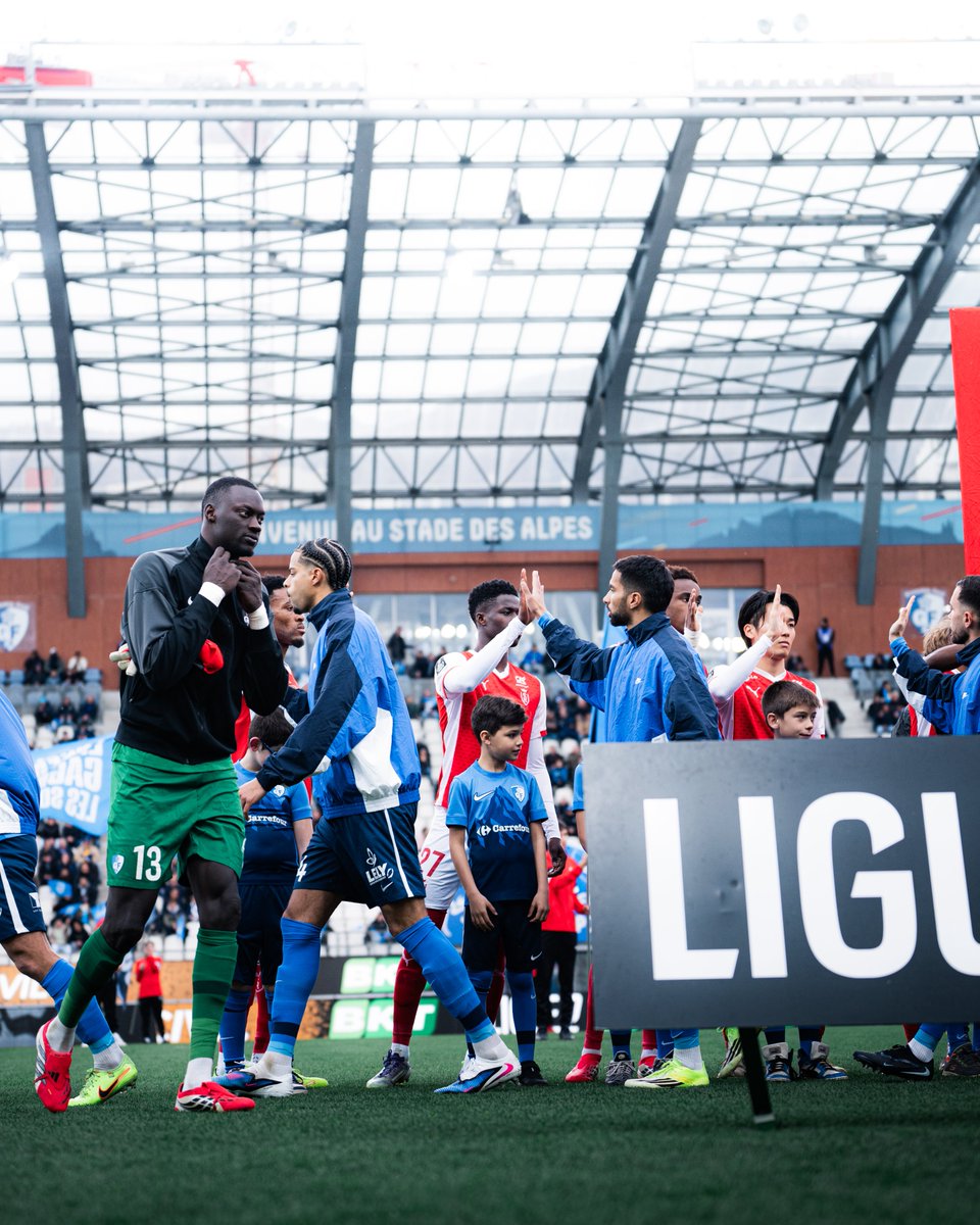 GF38_Officiel's tweet photo. Grenoble Foot 38 - Stade de Reims, en image 📸 ! #GF38 #GF38SDR https://t.co/PFIArPmacC