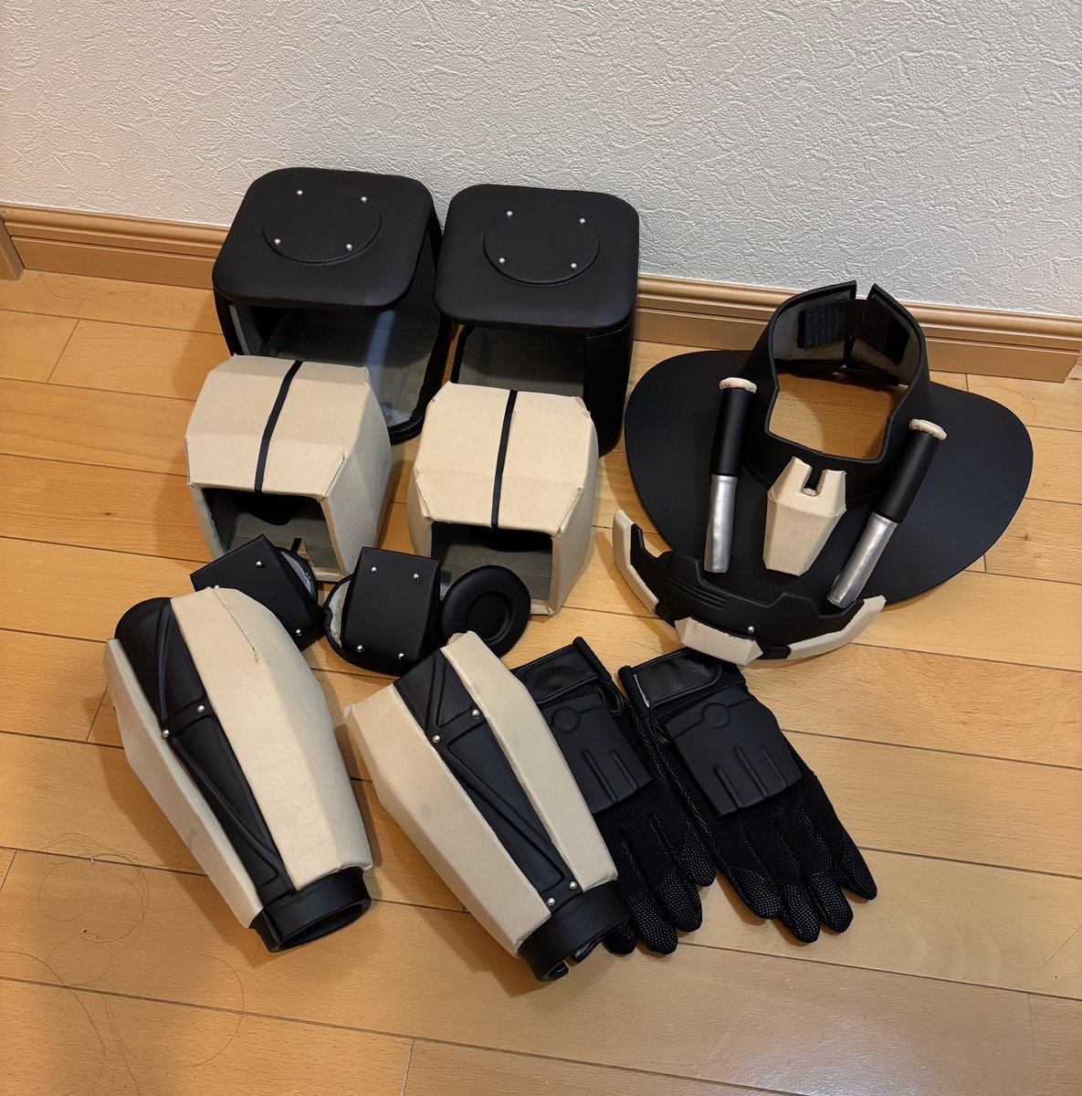 ModelingCosplay's tweet photo. 3月以降納品の造形オーダー受付中です。

春イベント・展示・撮影に向けた制作も可能です。
鎧／武器／クリーチャー造形など対応いたします。

ご相談だけでも大歓迎です📩

#造形依頼 #コスプレ造形 #特撮造形 https://t.co/dW4mvVSBJr