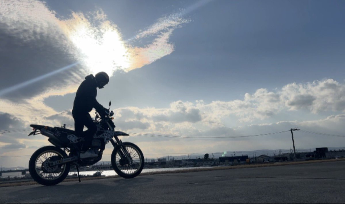 psennpai's tweet photo. さみーよ、まじで
#おすすめ #極寒 #klx250 https://t.co/eFlMfpJkdU
