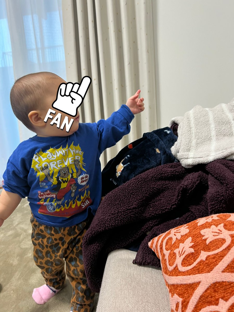 明日このおもちゃ持って公園行こうね って言ったら 玄関の方指差して