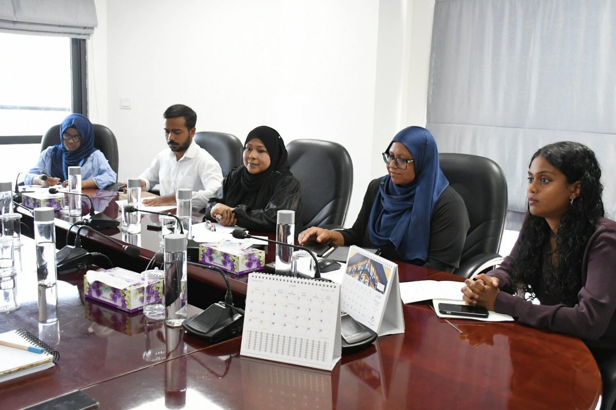 npmmaldives's tweet photo. ފެބުރުވަރީ 2026 ގައި އެން.ޕީ.އެމް އިން ގދ. ފެމިލީ އެންޑް ޗިލްޑްރަންސް ސަރވިސް ސެންޓަރަށް ކުރި ޒިޔާރަތާ ގުޅޭގޮތުން މަޝްވަރާކުރުމަށް، މިނިސްޓްރީ އޮފް ސޯޝަލް އެންޑް ފެމިލީ ޑިވެލޮޕްމަންޓާއެކު އެން.ޕީ.އެމް އިން ބައްދަލުވުމެއް ބާއްވާފައިވެއެވެ.
#NPM #HRCM https://t.co/yU1BBzg1Tm