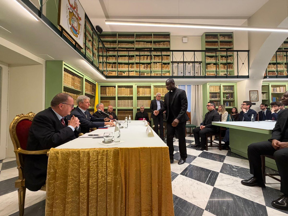 Italy to Holy See tweet media