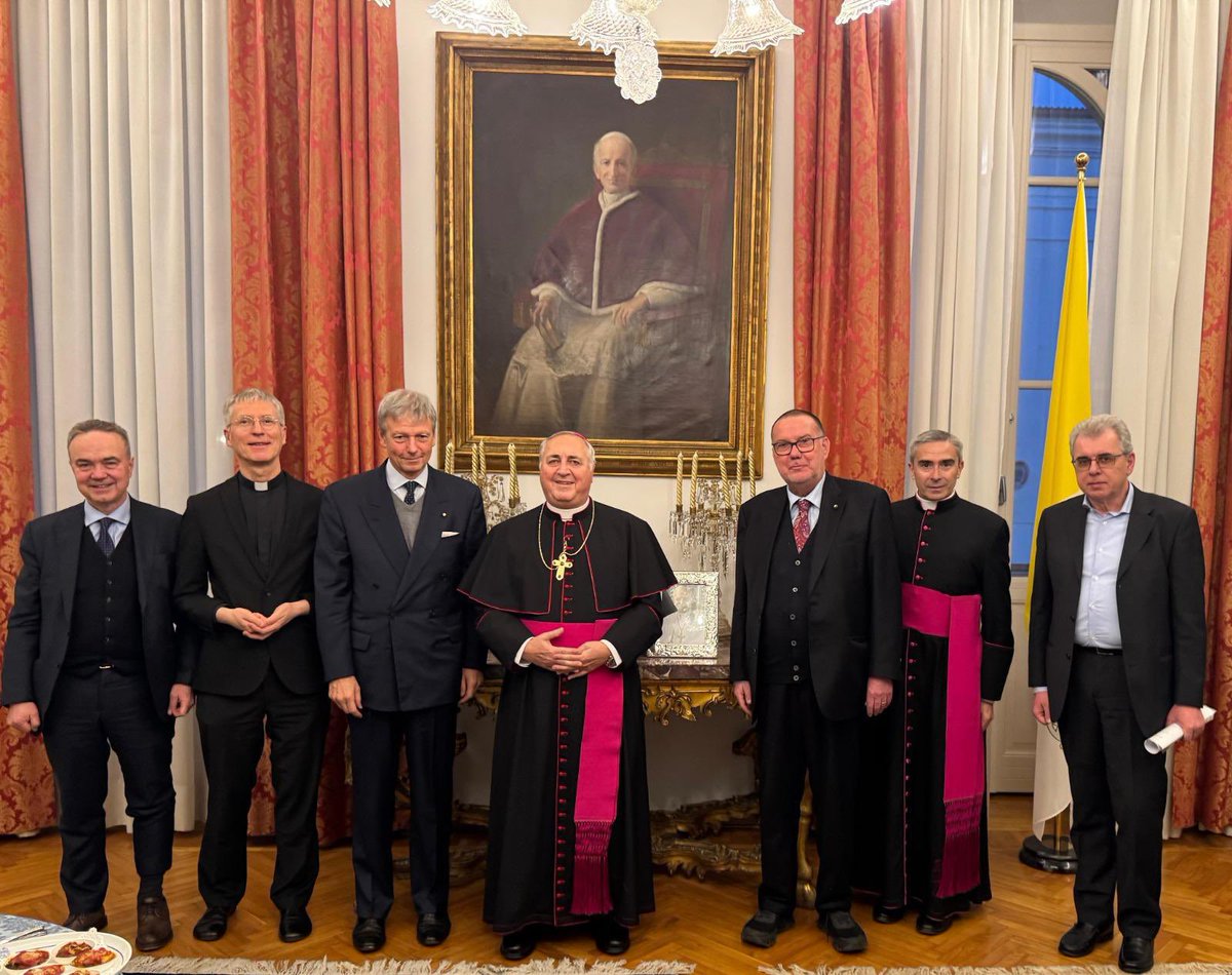 Italy to Holy See tweet media