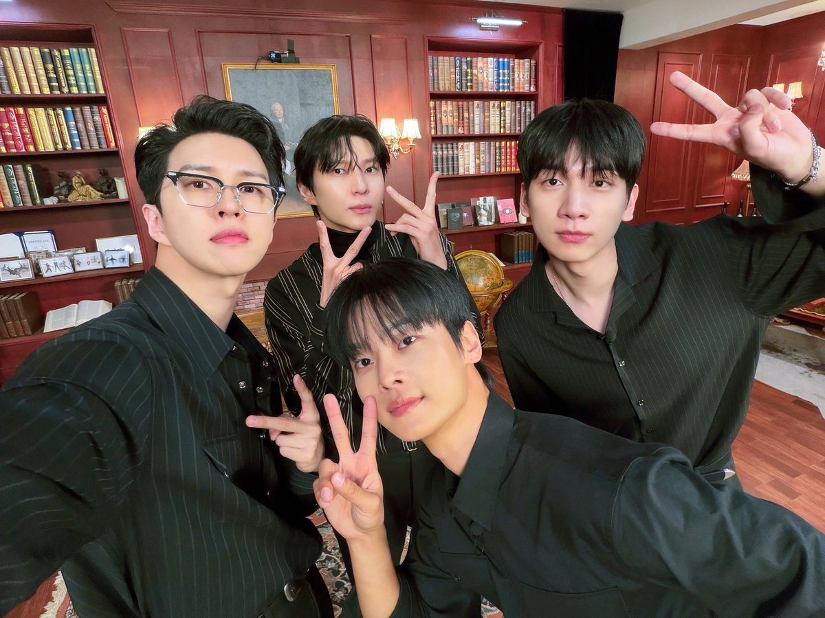 나는 로빅이다. 설 연휴를 더 재미있게 보내고 싶다면❔잠시 후 오후 6시❗️컨셉 천재 #빅스 요원들과 #개인기디자인스쿨 EP.10 로 함께하자💝 [이상, RT작전 실행하라!]  #VIXX #개디스