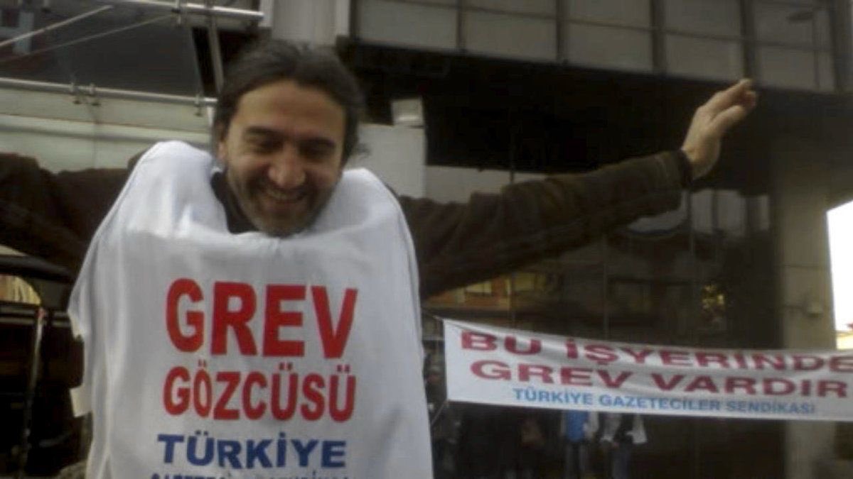 Mücadele arkadaşımız, gazeteci Nuh Köklü’nün öldürülmesinin üzerinden 11 yıl geçti. 

🎗️Hasret ve özlemle anıyoruz.

Nuh, gazetecilerin her mücadelesinde aramızda🕯️

#NuhKöklü