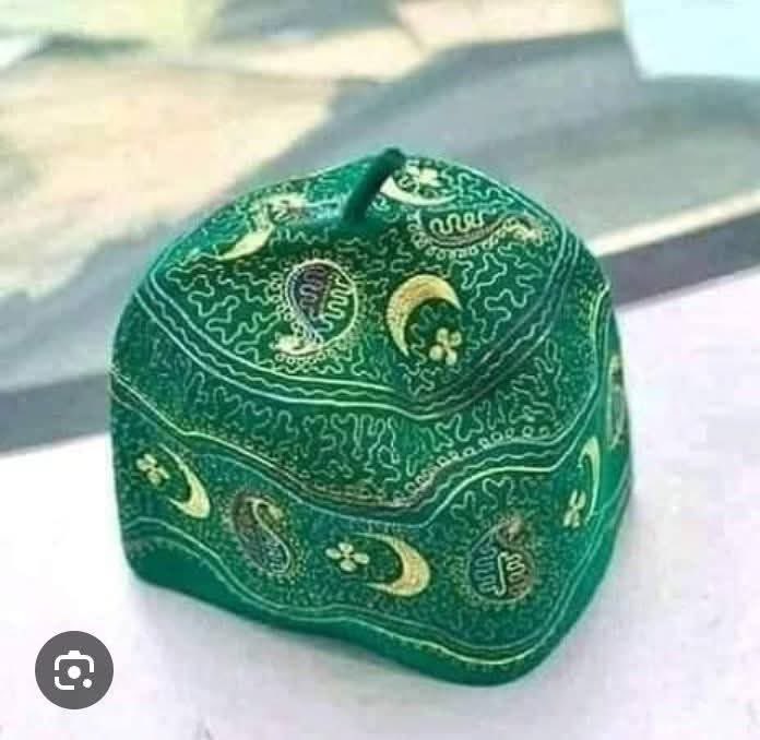 Who is the first person that comes to your mind when you see this cap ??