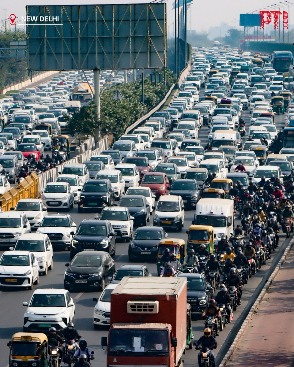 दिल्ली मे AI समिट हो रहा है जिसकी वजह से यहाँ पर इतना जाम लग गया है।

AI मे अगर कुछ खोज हो तो सबसे पहले ये जाम की दिक्कत दूर होनी चाहिए।

राजधानी के ये हालात हैं।

#AISummit #Delhi #Transportation 
<a href="/BBCWorld/">BBC News (World)</a> <a href="/aajtak/">AajTak</a>