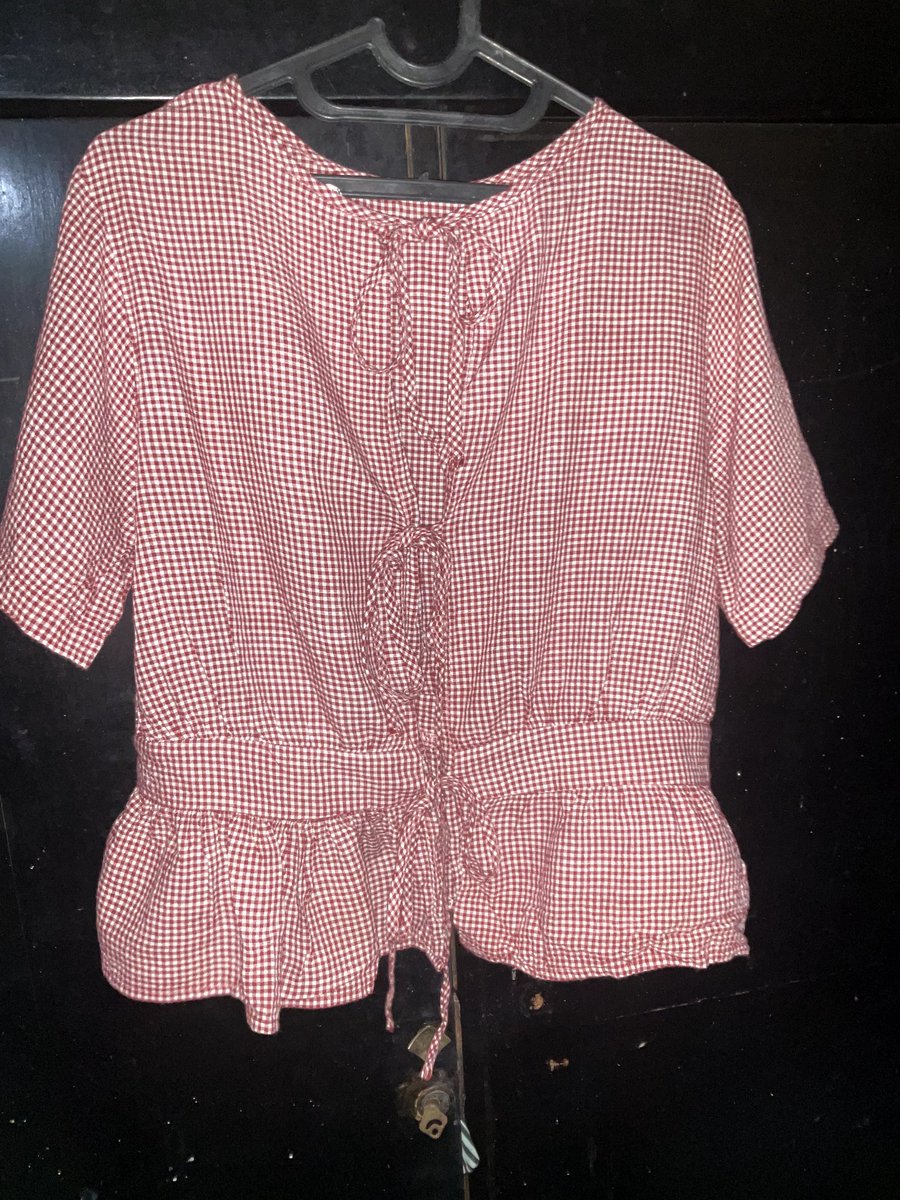 lilclodyskies's tweet photo. Hallo guys aku mau jualin baju baju aku yg udah gepernah dipake ni, dom depok bisa 🍊

1. Kemeja salur valino 50k
2. Outer pita kotak 45k
3. Jaket reytorrm 65k
4. Baju olahraga reytorrm 50k https://t.co/Nu7L7HAvH4