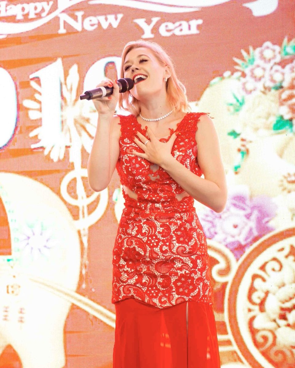 ClaraHelms's tweet photo. Xīnnián kuàilè ~ Happy Chinese New Year.
The very best of health and happiness to you and your loved ones.
I'm always grateful when I get to sing in Mandarin for this wonderful celebration. 

#XīnniánKuàilè #ChineseNewYear #YearoftheHorse #Gold #GoldenGirl https://t.co/OzRtnaJk5R