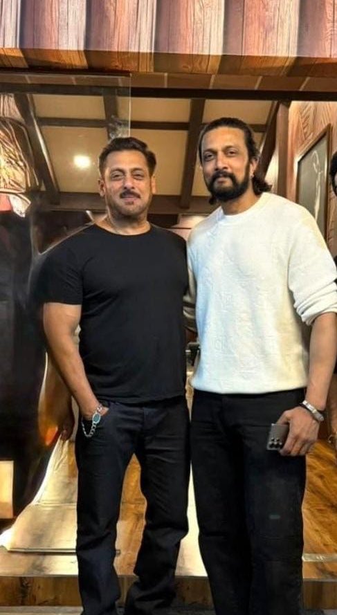 Shweta7770's tweet image. The greatest of different arenas met again🔥 #SalmanKhan x #KichchaSudeep