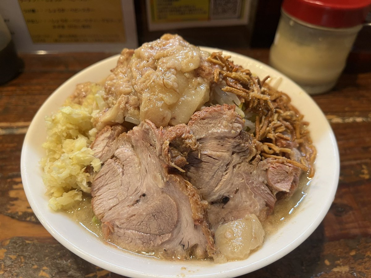 live_fukawa's tweet photo. 久々にやっちまった…立川マシマシで塩味が出たということで早速！アブラマシマシしょうがベビースター！
塩味にしょうが合いすぎて瞬殺でした…！
あと麺が手打ち風？すごくおいしかった！
今回は敢えてトッピングを最低限にしましたが、今度は色々カスタムして楽しみたいやつです！ご馳走様でした！ https://t.co/seo6wA7rZQ