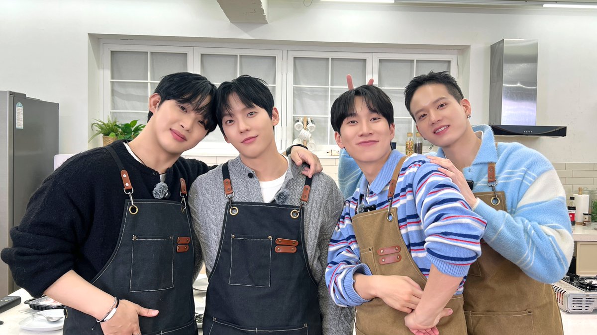 [📂]

📂 B:CHIVE
└📁B정규.zip [설맞이 요리대첩]📸

멜로디들의 복덩어리🍀
비투비로 인해 더욱더 즐거운 명절이길 바라
(˶ㅇᗜㅇ˶) ⑉♥

#비투비 #BTOB
#서은광 #SEOEUNKWANG
#이민혁 #LEEMINHYUK
#임현식 #LIMHYUNSIK
#프니엘 #PENIEL