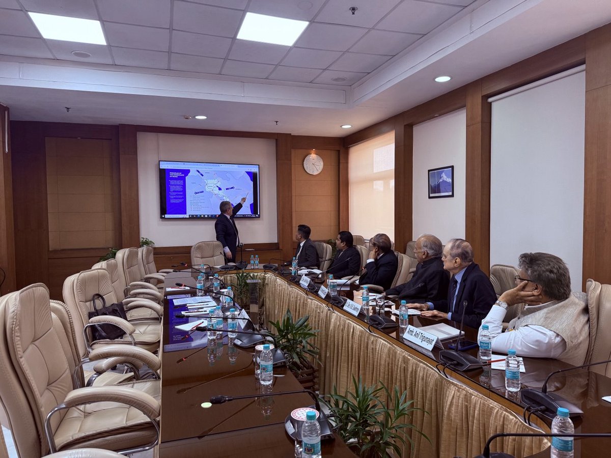 CenterOrbeli's tweet photo. 🇦🇲🤝🇮🇳 Meeting between the Orbeli Analytical Center and the Vivekananda Foundation focused on Armenia–India cooperation.

Talks covered security, infrastructure initiatives including the “Crossroads of Peace,” and prospects for joint research, dialogue, and reciprocal visits. https://t.co/WHJeptykTq