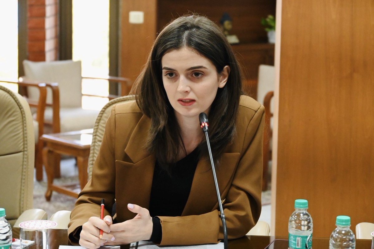 IPRC_Armenia's tweet photo. 🇦🇲🤝🇮🇳 Meeting between the Orbeli Analytical Center and the Vivekananda Foundation focused on Armenia–India cooperation.

Talks covered security, infrastructure initiatives including the “Crossroads of Peace,” and prospects for joint research, dialogue, and reciprocal visits. https://t.co/Nnm3AKZRhx