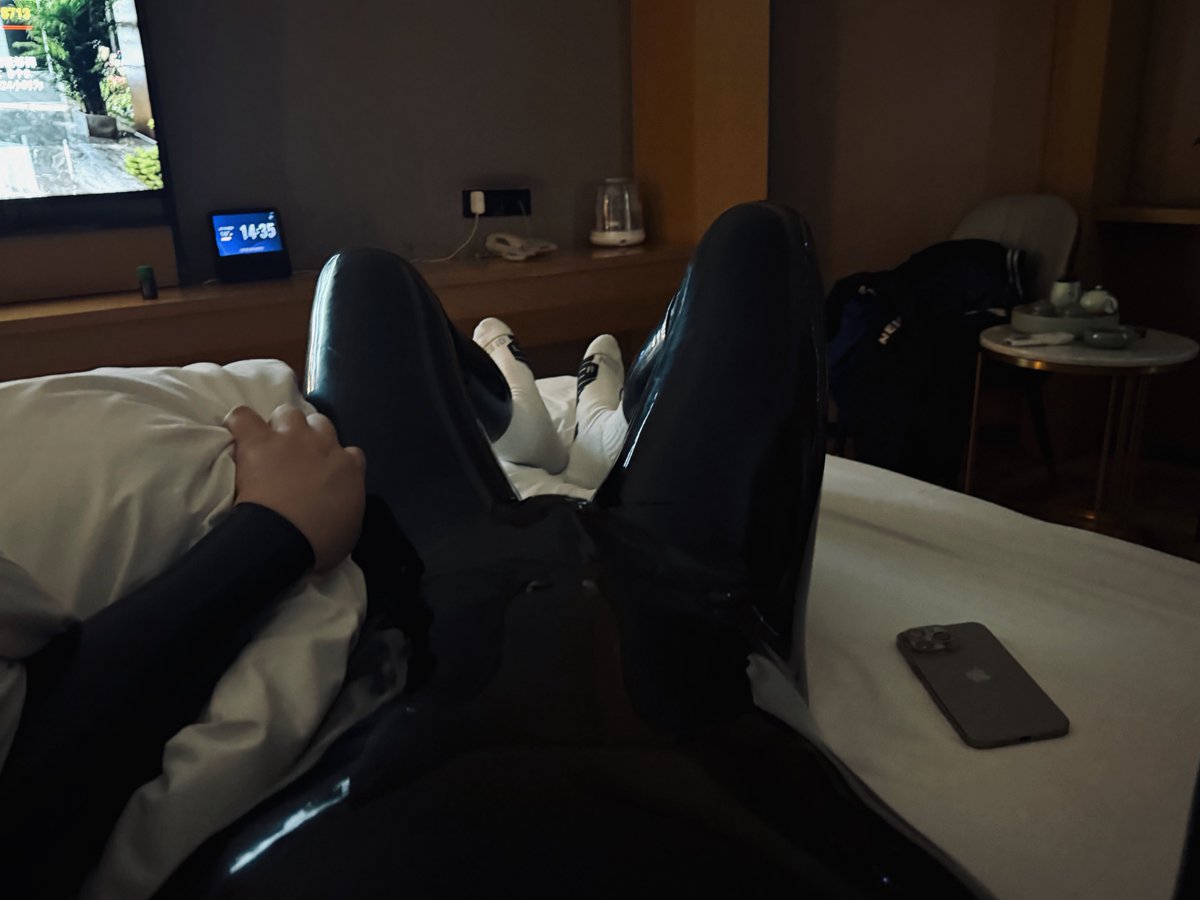 callmebrief's tweet photo. 我只知道我的身姿很曼妙🤑 https://t.co/eSQDLec0hG