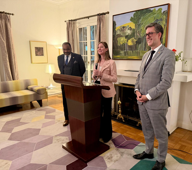 CanadaEthiopie's tweet photo. La @Cheryl_Urban a participé à une table ronde captivante avec la communauté d'affaires canadienne hier soir, suivie d'un événement de réseautage. Le Canada écoute et nous sommes là pour aider vos entreprises à faire des affaires en Éthiopie ! #DiversificationDuCommerce https://t.co/qwESVeT8mn