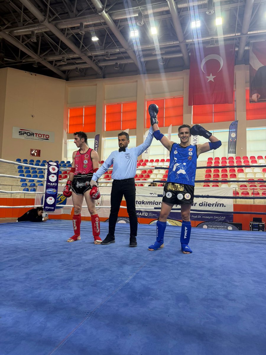 Van Yolcu Hizmetleri Şefliği’nde görev yapan memurumuz, aynı zamanda Muay Thai Milli Takım Antrenörü Önder Şahin’in sporcusu Muhammed Karayılan’ı 2026 Ünilig Muay Thai Türkiye Şampiyonluğu için tebrik ediyorum🏆

Ülkemizi Brezilya’da düzenlenecek Dünya Şampiyonası'nda temsil