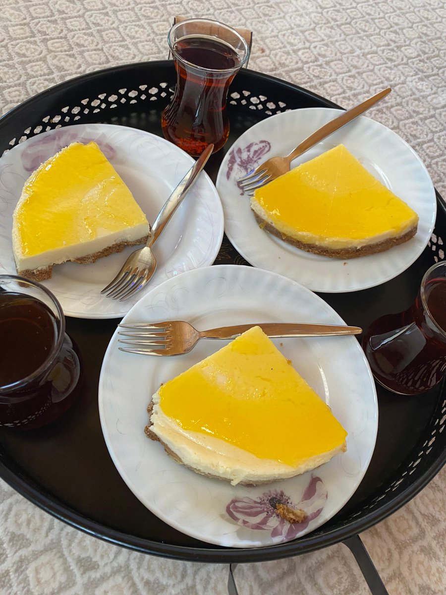 ferraminlub's tweet photo. yabancı değiliz diye arkadaşımın yaptığı sunum https://t.co/ky1i6VE7YY