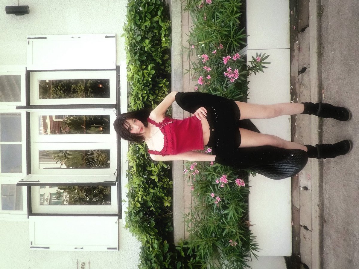 Joya's tweet photo. 잠깐 멈춰 서 있기 °˖𓍢ִ໋🍃letting the warmth recharge me like I’m made of sunlight and calm thoughts ✿°. https://t.co/bVUl5w08Zj