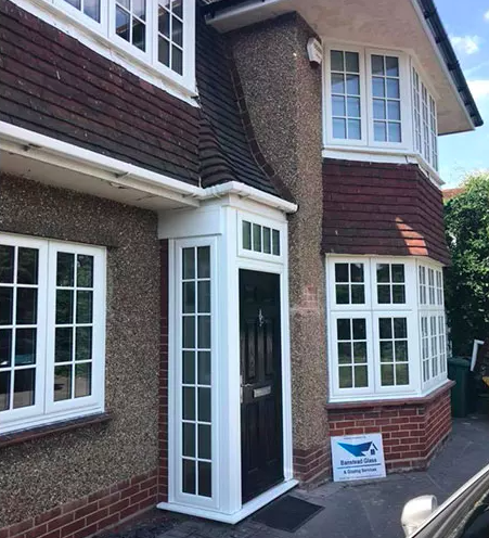 BingerRory's tweet photo. We're one of the leading installers of #Porches in #Surrey &amp; #London. 
Take a look at some of the styles we provide;
✅#BespokePorches
✅#SolidRoofPorches
✅#TraditionalPorches
✅#ContemporaryPorches
✅#UPVCPorches
✅#AluminiumPorches
✅#TimberPorches
🌐https://t.co/SxRu123Ykf https://t.co/MP07h50zuE