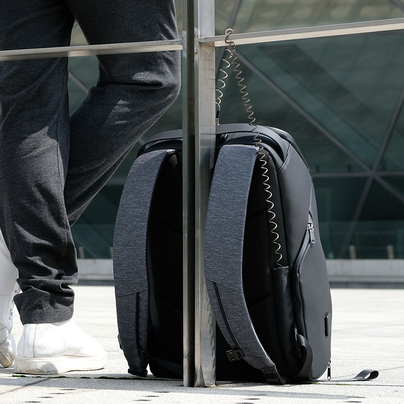 UnicunShop's tweet image. Low battery anxiety? 👋  Say goodbye to dead phones with our Laptop Backpack with Power Bank! 😎 Charge on the go and keep your devices juiced up all day long.  unicun.com/product/usb-ch…  #techgear #backpacklife #travelhacks