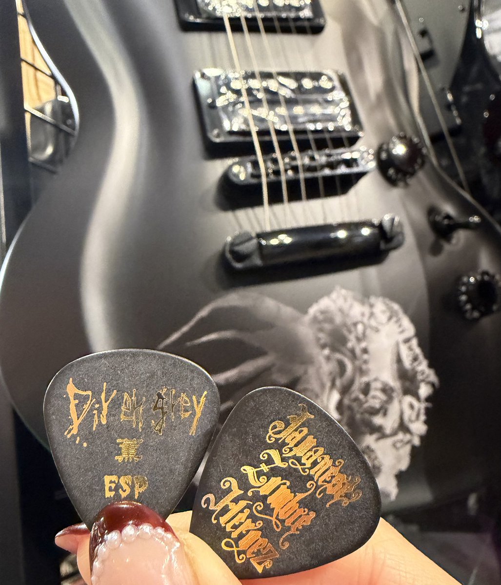 本日は、DIR EN GREY #薫 さんのお誕生日ですね！！！ 🎊Happy