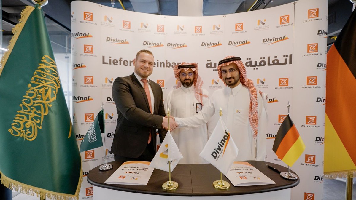 Neft_Alsharq's tweet photo. نعلن عن توقيع اتفاقية وكالة حصرية مع شركة Zeller+Gmelin الألمانية، المالكة للعلامة التجارية العالمية DIVINOL، والتي تمتد خبرتها لأكثر من 150 عامًا منذ تأسيسها عام 1866.  وبموجبها، أصبحت الشركة الوكيل الحصري لزيوت DIVINOL في المملكة العربية السعودية والجمهورية العربية السورية. https://t.co/BsxFQGT41H