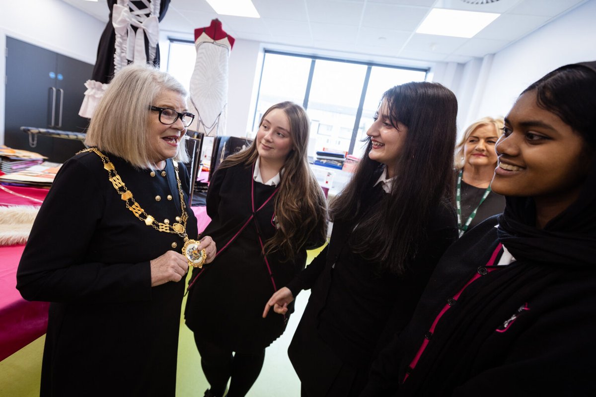 EducateMag's tweet photo. @SJBLiverpool proudly welcomed the Lord Mayor of Liverpool, Councillor Barbara Murray as BTEC Level 3 textiles and fashion students have been selected to contribute to her Fundraising Ladies Day Lunch and Fashion Show taking place next month👗🧵

👏https://t.co/gG5U0nse4h🎀✨ https://t.co/yQpdwMVy9m