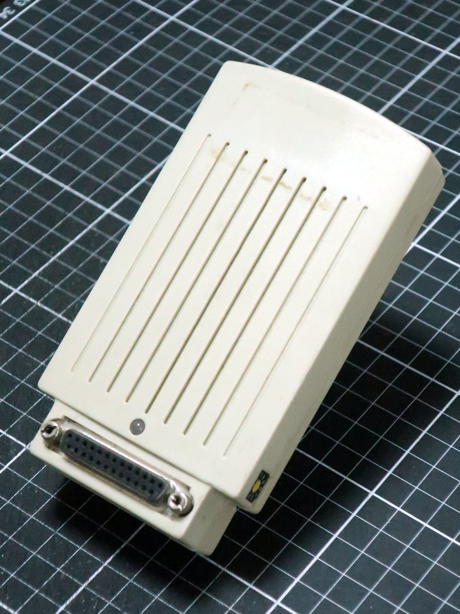 なんとなくジャンク箱からHDD。 Macintosh Plusの背面に装着するとやや