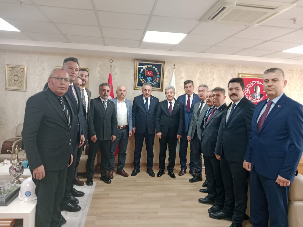 TurkesGuney's tweet photo. 📌 TÜRKAV Genel Başkanı Ebubekir Korkmaz ve yönetimi hayırlı olsun ziyaretimize geldiler. Nazik ziyaretleri için teşekkür ederim. https://t.co/RBt3F14XTI