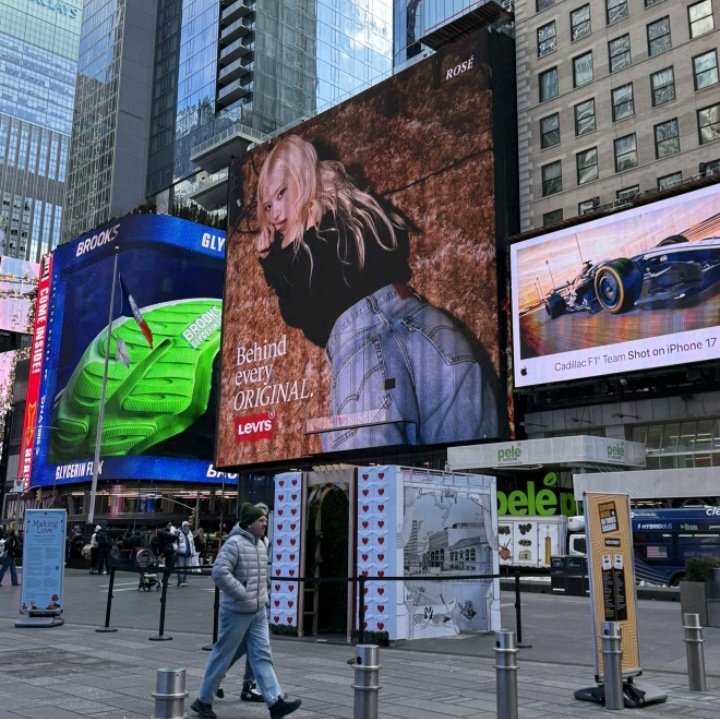 Rosé’s levi’s ad is being loved everywhere