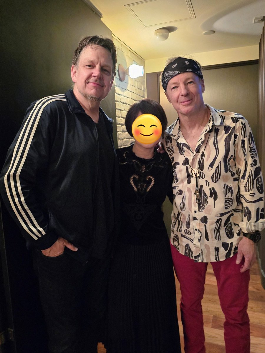 Izumih0705's tweet photo. 2nd of the 4 nites w/ Bill Evans & The Vansband Allstars in Tokyo!!👍🎶☺️🙌❤️
📷は昨晩の終演後。Billは前回の来日以来なので約1年半ぶりの再会。Keithは4週間ぶりのスピード再会😆
#BillEvans #TheVansbandAllstars #TillBrönner #RussellFerrante #JamesGenus #KeithCarlock #BlueNoteTokyo https://t.co/k2LWP5j8Gm