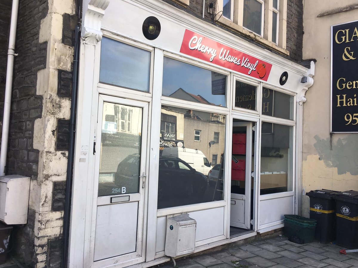 UK Record Shops tweet media