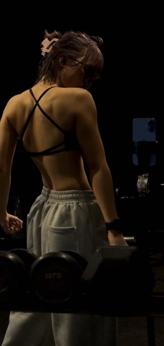 Kuro 🐈‍⬛ tweet media