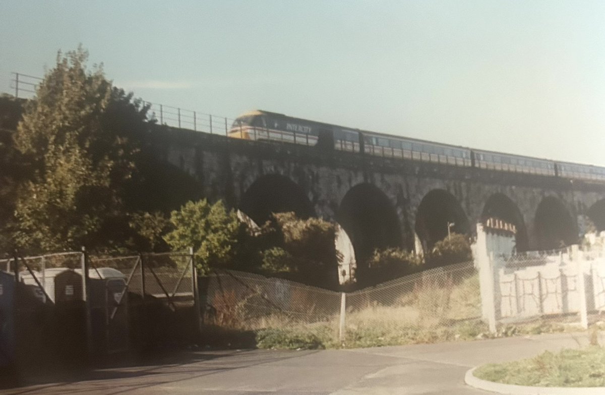 LeicRailAle170's tweet image. #HighSpeedTuesday 43151 leads a Penzance - London Paddington away from Plymouth, 1.10.96