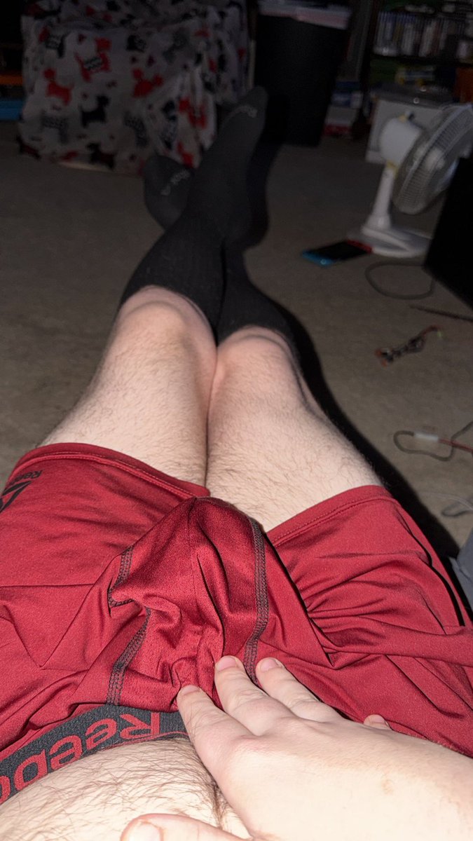 I need some cuddles please 🥺👉🏻👈🏻 and will cuddle back. Message me
(23m NC)