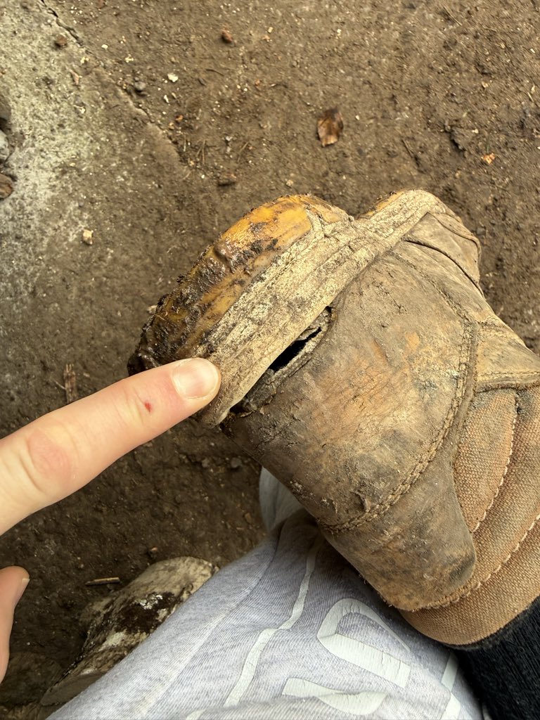 JUSTLUSTc's tweet photo. @scruffsworkwear Had these roughly a year and they are already falling apart ! Not impressed. https://t.co/0IMOI7rM01
