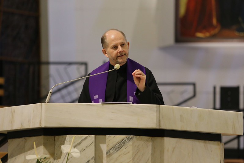 #WielkiPost to nie jest jedynie czas wyrzeczeń, ale przede wszystkim okres wewnętrznej przemiany – wskazał <a href="/rzecznikKEPpl/">ks. Leszek Gęsiak SJ</a> ks. Leszek Gęsiak SJ w Środę Popielcową rozpoczynającą okres liturgiczny Wielkiego Postu. 

episkopat.pl/doc/242624.Rze…