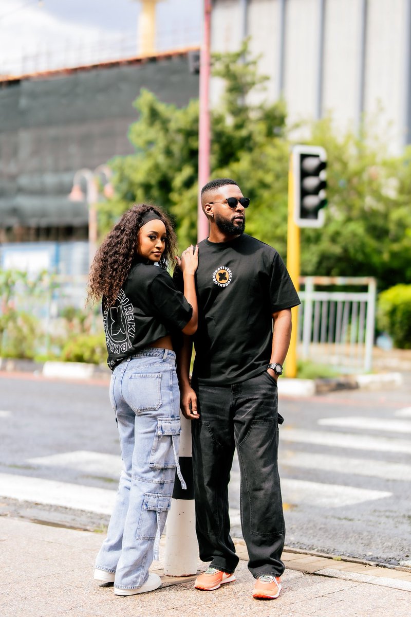 Dinholazo's tweet photo. Precision in every detail. This is @kreativekultureklub 🏵️
.
N$400 Regular / N$500 Oversize
0812145040
#tiktoknamibia🇳🇦 #namibiantiktoker🇳🇦 #fashion #fashiontiktok #brand https://t.co/pahVnobMLw