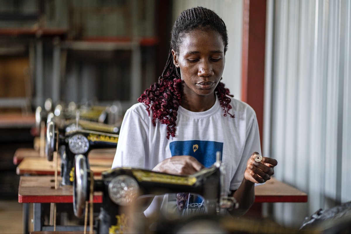 GirlUpUganda's tweet image. Day 1 at Mazuri Design Hub ✂️

Class of 2026 started with manual sewing machines mastering the basics and building confidence, one stitch at a time.

Strong foundations matter. Stay tuned.

#MazuriDesignHub #ClassOf2026 #SkillsTraining #CreativeGrowth
