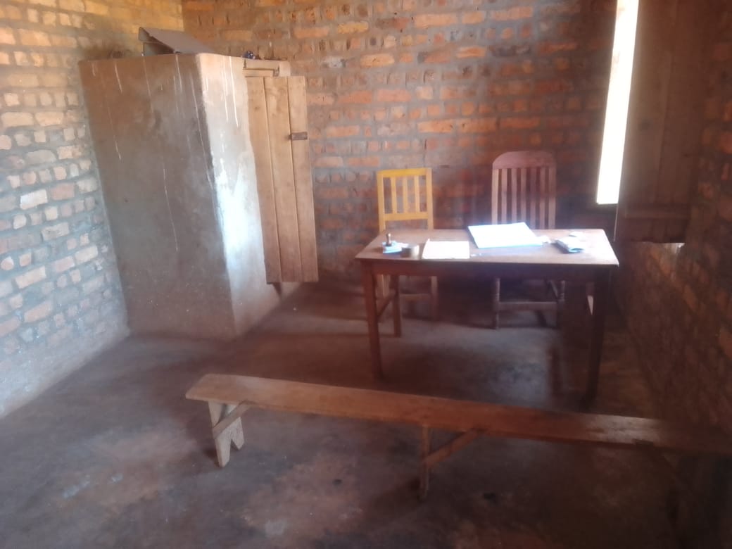 MagazineJimbere's tweet image. 🏢 Certains chefs de zones de la commune #Busoni(@PButanyerera), ainsi que leurs collaborateurs ne disposent toujours pas de bureaux, depuis la mise en place des nouvelles autorités zonales, dans le cadre de la nouvelle organisation administrative

📌 Ces responsables continuent