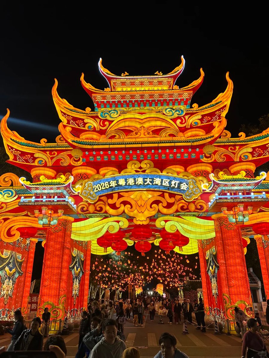 Guangzhou_City's tweet photo. The #NanshaGreaterBayAreaLanternFestival lights up during #SpringFestival! 🌊✨
Hundreds of giant lanterns glowing by the sea — part fairytale, part peak #Chinese romance. 🎆🏮
📍Nansha Tianhou Temple / Nansha Seaside Park
📷 陈嘉嘉Minnie https://t.co/J8YCRlOjZ5