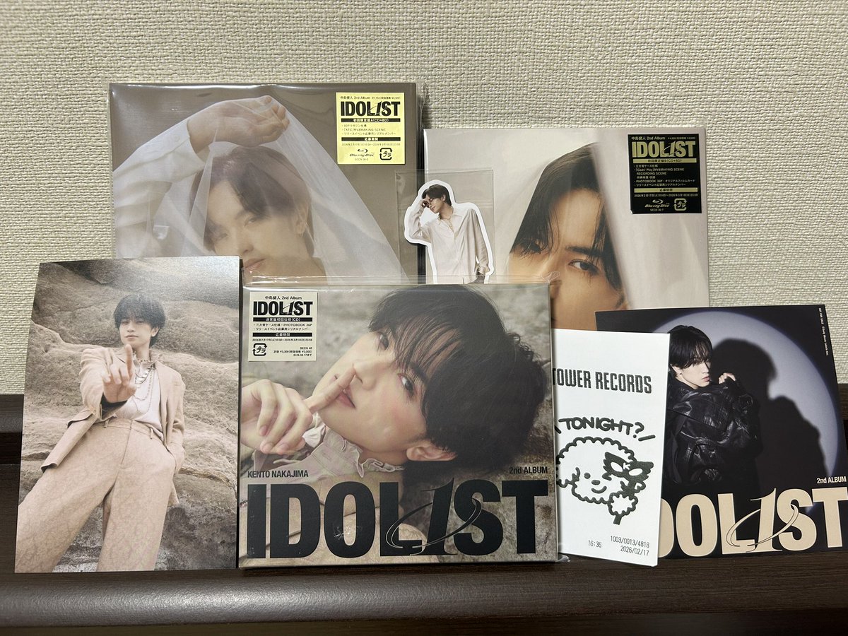 渋谷のHMVで会場限定分も受け取ってきた。あとタワレコも。 #IDOL1ST