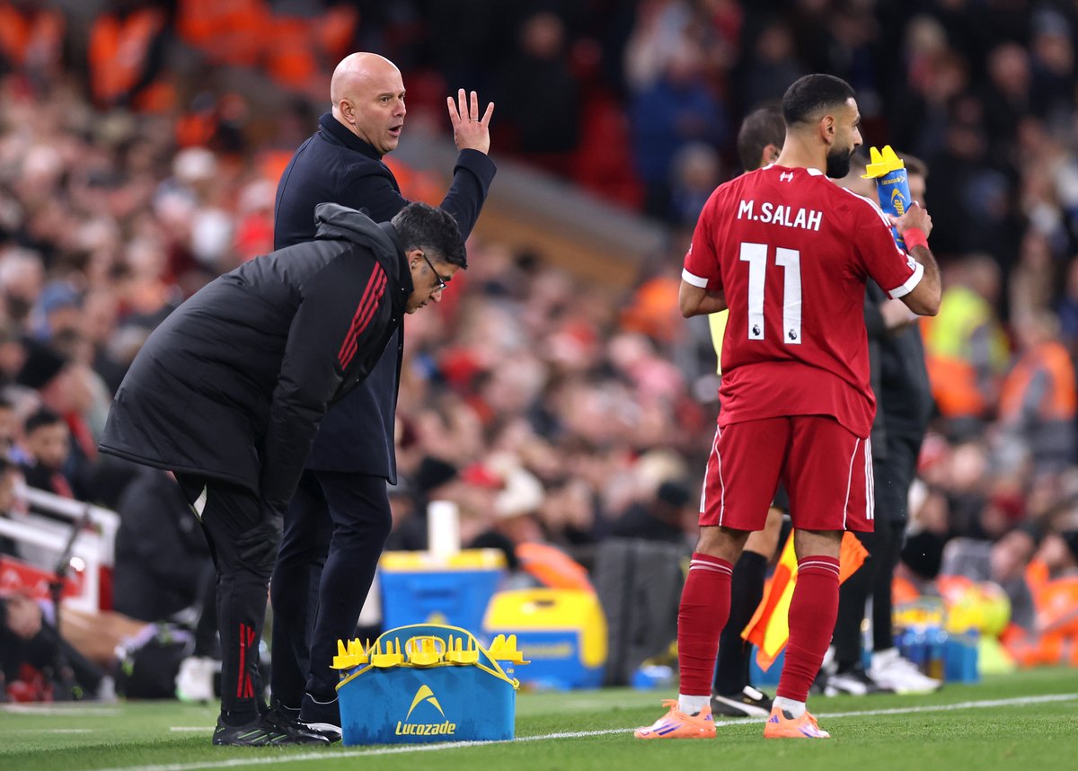 empireofthekop's tweet image. 🗣️ "The squad's not that big. It's not well-balanced. I'm not sure there would be a manager out there getting loads more out of it, if I'm being totally honest."

Jamie Carragher springs to the defence of Arne Slot over Liverpool's difficult season so far 

[@WeAreTheOverlap]