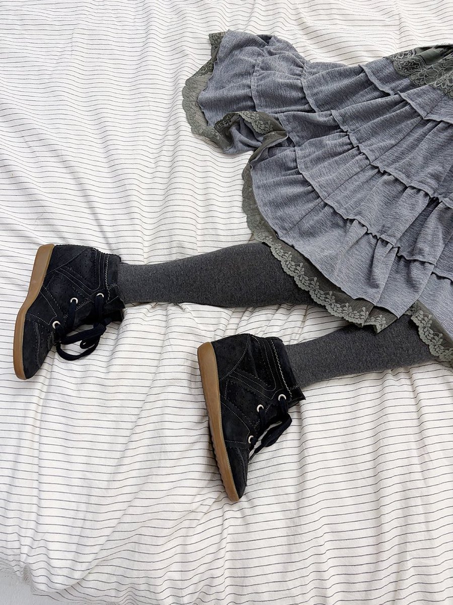 이렇게 입는거 넘 예브거 편한거같애
다만 가격 오억